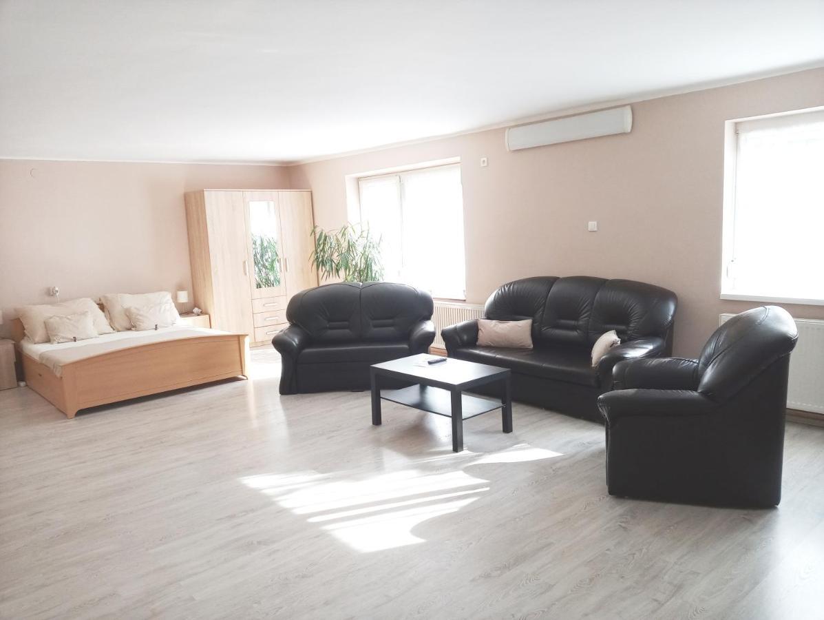 Stardust Apartman 페치 외부 사진